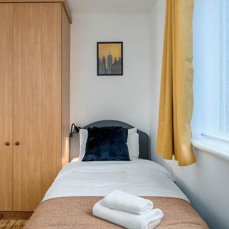 2 Bedroom Flat Near London Excel Bagian luar foto