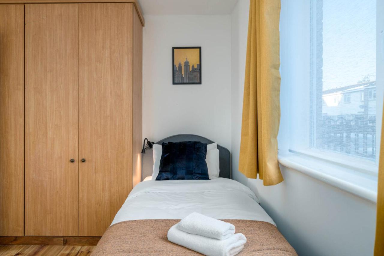 2 Bedroom Flat Near London Excel Bagian luar foto