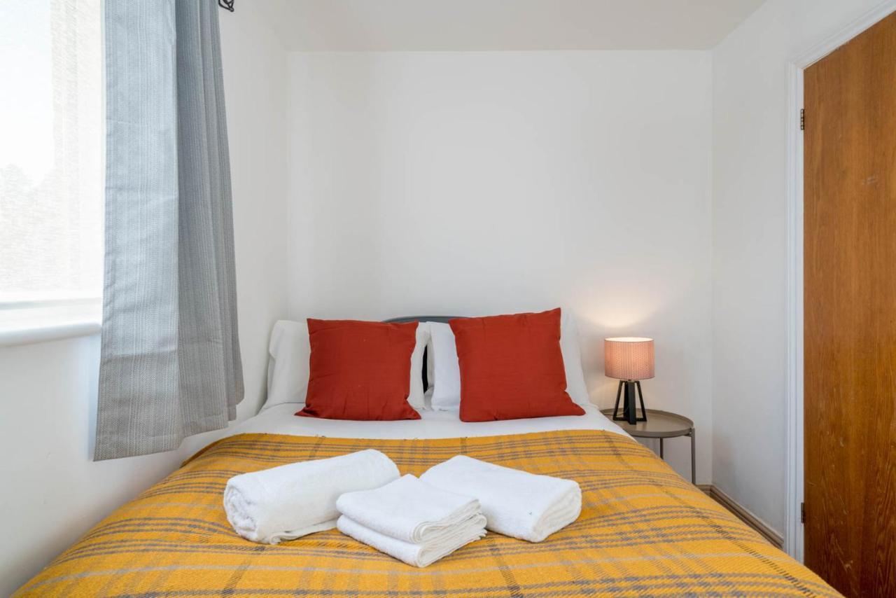 2 Bedroom Flat Near London Excel Bagian luar foto