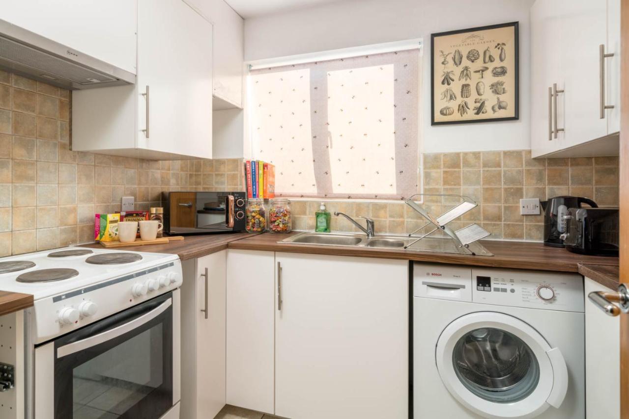 2 Bedroom Flat Near London Excel Bagian luar foto